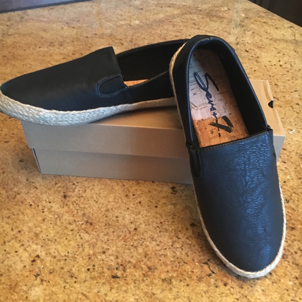 NWT Seven7 Cape Verde slip ons